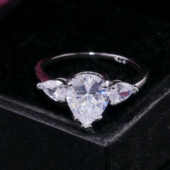 Jewelry - Gorgeous 925 Silver Pear Cut White Sapphire Ring